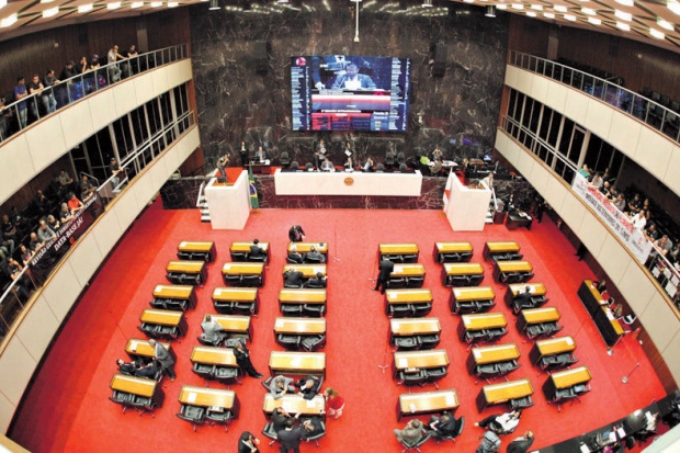 Todos os 52 deputados estaduais presentes à Assembleia aprovaram o texto de autoria do MP