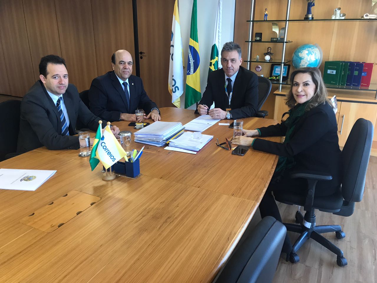 Vereador Carlos Lindomar, presidente estadual do PSL Carlos Alberto Pereira, presidente dos Correios, Guilherme Campos e a deputada federal Dâmina Perreira