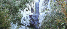 Virou pedra. Frio congelou as águas de cachoeira em Urupema, em Santa Catarina